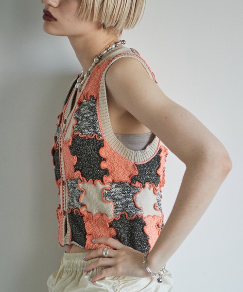 mag.by c（マグバイシー）の「(mag.by c)ブロッキングニットベスト（ベスト・レディース・オレンジ/ブルー・FREE）」の12枚目の写真