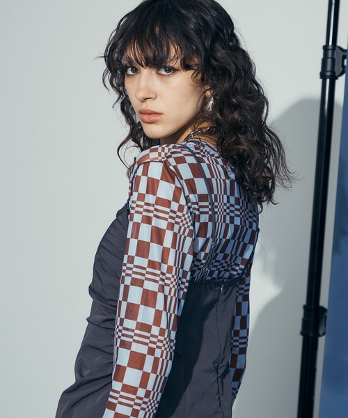 uyu.(ウユ)の「Nuance Design Sheer Tops / ニュアンスデザインシアートップス 【uyu./ウユ】(Tシャツ/カットソー・レディース・ベージュ系その他2/ブルー系/ベージュ/ブラック/グレー・FREE)」の8枚目の写真