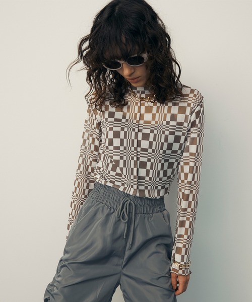 uyu.(ウユ)の「Nuance Design Sheer Tops / ニュアンスデザインシアートップス 【uyu./ウユ】(Tシャツ/カットソー・レディース・ベージュ系その他2/ブルー系/ベージュ/ブラック/グレー・FREE)」の21枚目の写真