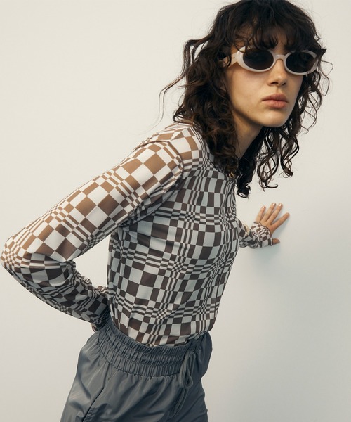 uyu.(ウユ)の「Nuance Design Sheer Tops / ニュアンスデザインシアートップス 【uyu./ウユ】(Tシャツ/カットソー・レディース・ベージュ系その他2/ブルー系/ベージュ/ブラック/グレー・FREE)」の22枚目の写真