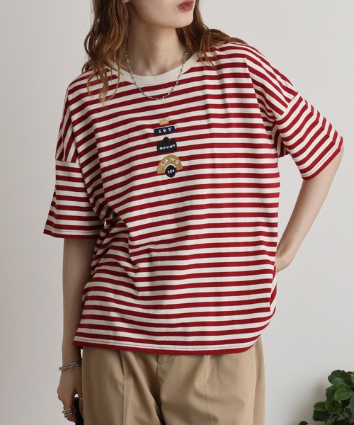 Emago(イマゴ)の「EMAGO 地球ロゴ刺繍ワイドTシャツ(Tシャツ/カットソー・レディース・アイボリー/ホワイト×ブラック/ホワイト×レッド・FREE)」の3枚目の写真