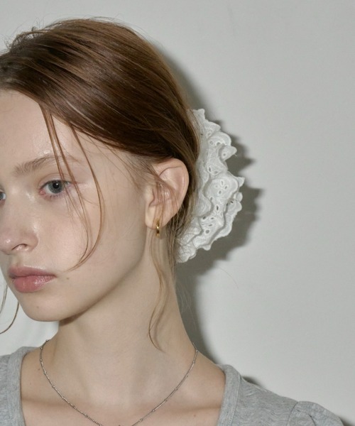 ホワイトフリルシュシュ bella ホワイトフリルシュシュ bella