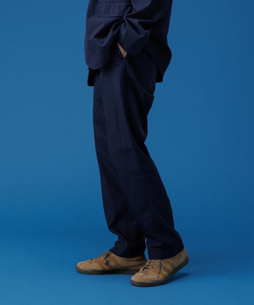 ADAM ET ROPE'（アダムエロペ）の「ガーメントダイ イージーベイカー トラウザーズ / テーパード / ロングシーズン着用可能（その他パンツ・メンズ・ライトグレー/ベージュ系その他/ネイビー・M/L）」の21枚目の写真