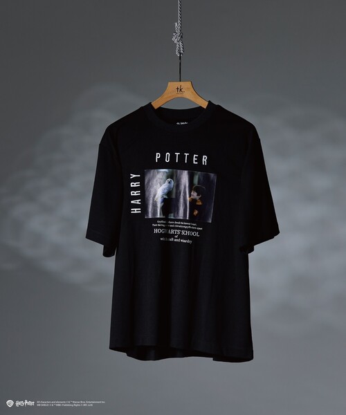 tk.TAKEO KIKUCHI(ティーケータケオキクチ)の「◆【Harry Potter Capsule Collection】フォトプリントTシャツ(Tシャツ/カットソー・メンズ・ホワイト/ブラック系1/ブラック系/ブラック/ホワイト系1/ホワイト系2・01/02/03)」の1枚目の写真