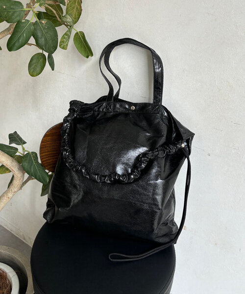 DouDou（ドゥドゥ）の「【WEB限定】メタリックシャーリングポケットトート（ショルダーバッグ・レディース・ゴールド/ブラック/シルバー・FREE）」の8枚目の写真