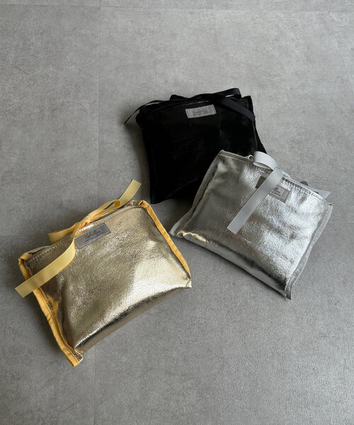 DouDou（ドゥドゥ）の「【WEB限定】メタリックシャーリングポケットトート（ショルダーバッグ・レディース・ゴールド/ブラック/シルバー・FREE）」の6枚目の写真