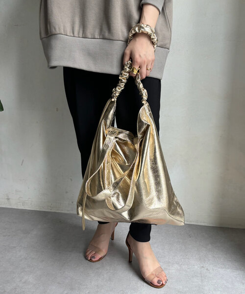 DouDou（ドゥドゥ）の「【WEB限定】メタリックシャーリングポケットトート（ショルダーバッグ・レディース・ゴールド/ブラック/シルバー・FREE）」の19枚目の写真