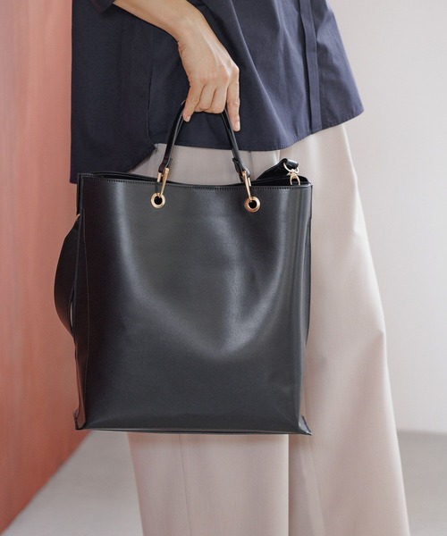 Elura(エルーラ)の「スマートリュクス2WAYトート/137727(トートバッグ・レディース・アイボリー/ブラック・ONE SIZE)」の2枚目の写真