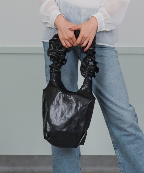 HELOYSE（エロイーズ）の「【HELOYSE/エロイーズ】ギャザーフリルトートバッグ　shoulder on LOVE leather mini（トートバッグ・レディース・ブラック/シルバー・FREE）」の3枚目の写真