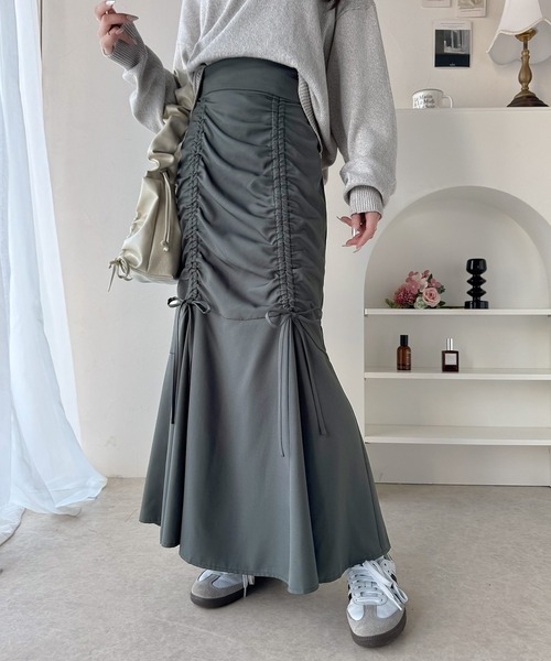 最終価格ジュエルリボンスカート（ブラック） セール】大人可愛い！愛され美ライン。シャーリングリボン使い