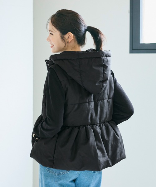 トクコプルミエヴォルフード付きブラックダウンベスト トクコプルミエ