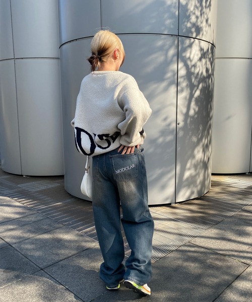 favclo.(ファブクロ)の「BACK LOGO STRAIGHT DENIM PANTS / バックロゴストレートデニムパンツ(デニムパンツ・レディース・サックスブルー/インディゴブルー・LARGE/MEDIUM)」の3枚目の写真