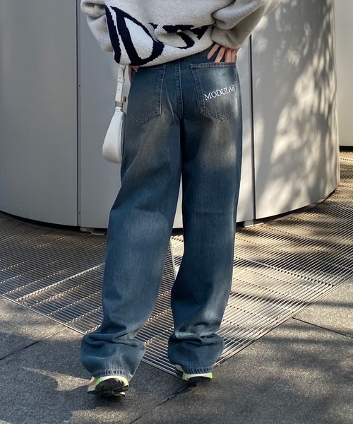 favclo.(ファブクロ)の「BACK LOGO STRAIGHT DENIM PANTS / バックロゴストレートデニムパンツ(デニムパンツ・レディース・サックスブルー/インディゴブルー・LARGE/MEDIUM)」の6枚目の写真