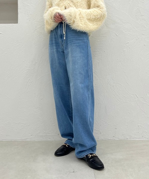 favclo.(ファブクロ)の「BACK LOGO STRAIGHT DENIM PANTS / バックロゴストレートデニムパンツ(デニムパンツ・レディース・サックスブルー/インディゴブルー・LARGE/MEDIUM)」の15枚目の写真