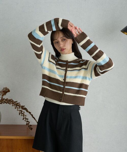 earth music&ecology（アースミュージックアンドエコロジー）の「マルチボーダーコンパクトカーディガン（カーディガン/ボレロ・レディース・ブラウン/グレー/オフホワイト・FREE）」の9枚目の写真