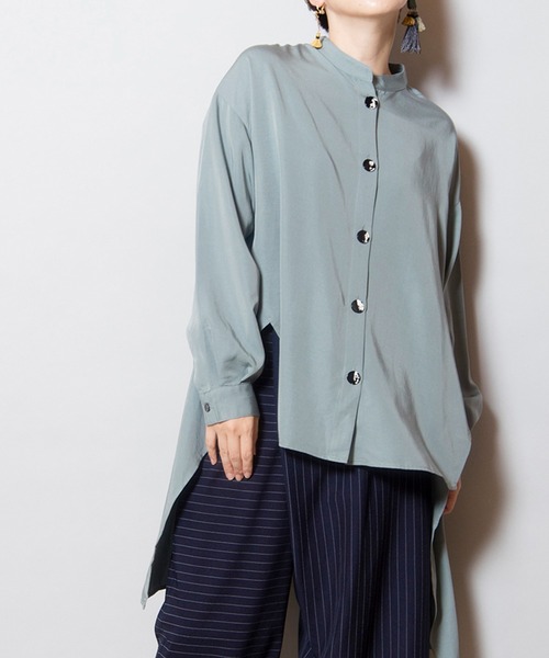 OSMOSIS(オズモーシス)の「バックフレアーブラウス(ポロシャツ・レディース・ブラック/サックスブルー/アイボリー・ONE SIZE)」の3枚目の写真