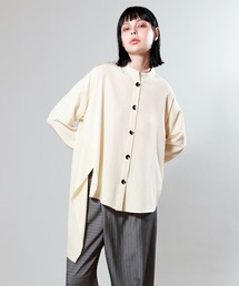 OSMOSIS | バックフレアーブラウス(ポロシャツ)