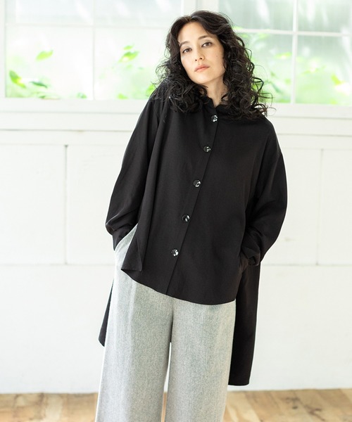 OSMOSIS(オズモーシス)の「バックフレアーブラウス(ポロシャツ・レディース・ブラック/サックスブルー/アイボリー・ONE SIZE)」の2枚目の写真