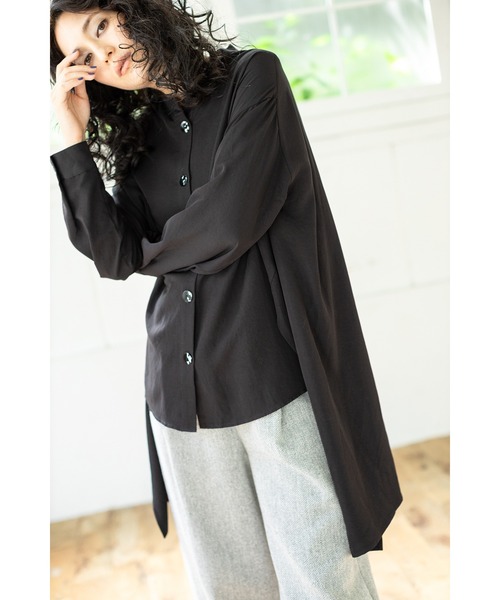 OSMOSIS(オズモーシス)の「バックフレアーブラウス(ポロシャツ・レディース・ブラック/サックスブルー/アイボリー・ONE SIZE)」の8枚目の写真