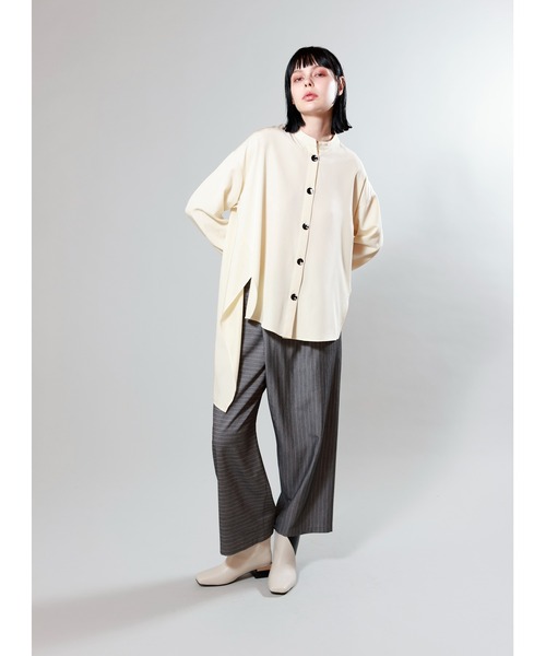 OSMOSIS(オズモーシス)の「バックフレアーブラウス(ポロシャツ・レディース・ブラック/サックスブルー/アイボリー・ONE SIZE)」の10枚目の写真