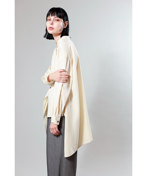 OSMOSIS(オズモーシス)の「バックフレアーブラウス(ポロシャツ・レディース・ブラック/サックスブルー/アイボリー・ONE SIZE)」の13枚目の写真