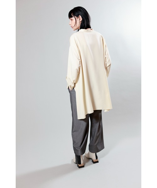OSMOSIS(オズモーシス)の「バックフレアーブラウス(ポロシャツ・レディース・ブラック/サックスブルー/アイボリー・ONE SIZE)」の14枚目の写真
