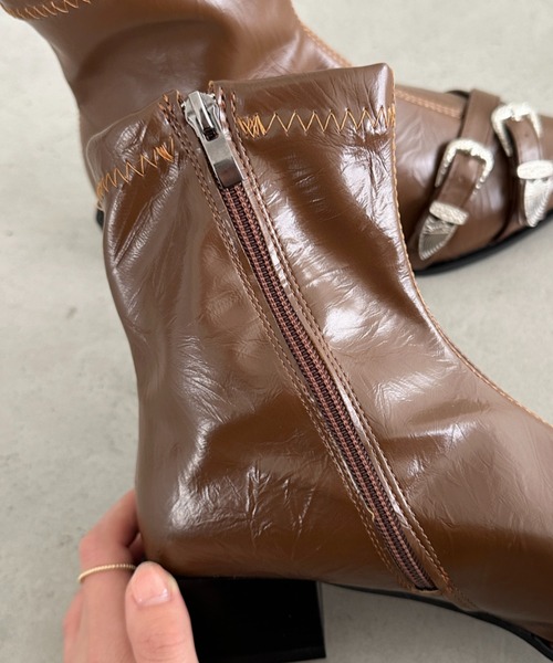 MYMOOD.(マイムード)の「ポインテッドトゥダブルベルトショートブーツ(ブーツ・レディース・ブラック/ブラウン・23.5cm/24.5cm)」の16枚目の写真