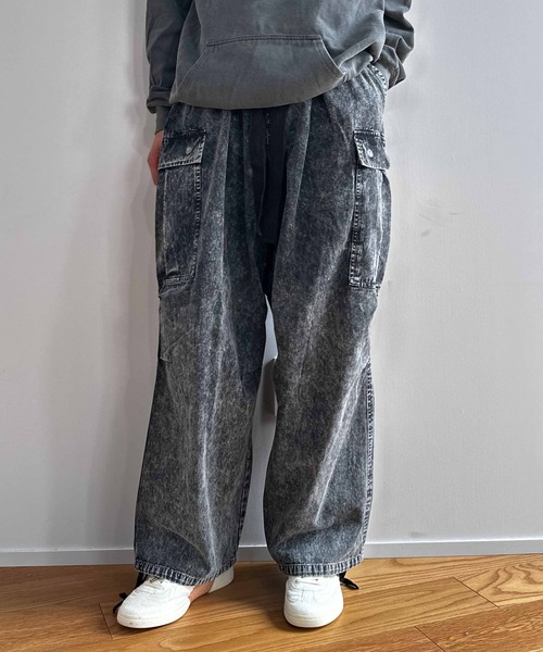 COLIN（コリン）の「COLIN:SULFUR TWILL WIDE CARGO PANTS/硫化染めツイル WIDEカーゴパンツ（カーゴパンツ・メンズ・ブラック・M/L）」の3枚目の写真