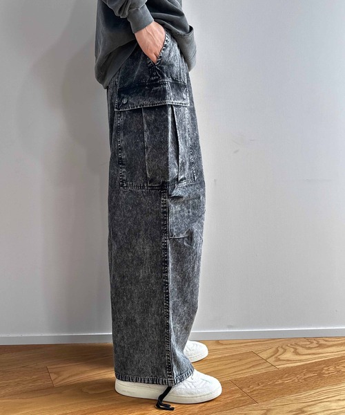 COLIN（コリン）の「COLIN:SULFUR TWILL WIDE CARGO PANTS/硫化染めツイル WIDEカーゴパンツ（カーゴパンツ・メンズ・ブラック・M/L）」の4枚目の写真