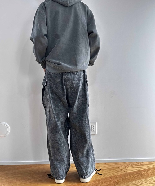 COLIN（コリン）の「COLIN:SULFUR TWILL WIDE CARGO PANTS/硫化染めツイル WIDEカーゴパンツ（カーゴパンツ・メンズ・ブラック・M/L）」の5枚目の写真