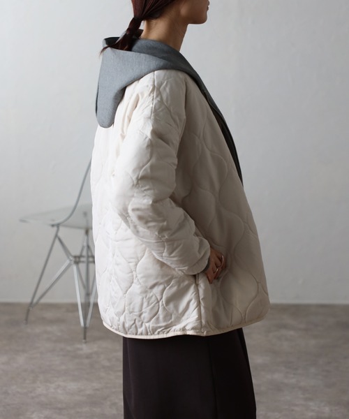 Fizz(フィズ)の「ウェーブキルトノーカラージャケット(ノーカラージャケット・レディース・ベージュ/アイボリー/ブラック/カーキ・M)」の9枚目の写真