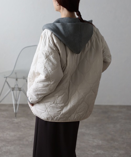 Fizz(フィズ)の「ウェーブキルトノーカラージャケット(ノーカラージャケット・レディース・ベージュ/アイボリー/ブラック/カーキ・M)」の10枚目の写真