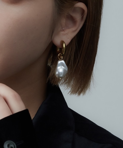 AKEL(アケル)の「【AKEL】アケル/ バロックピアス(両耳セット)/金属アレルギー対応ピアス(サージカルステンレス)(ピアス(両耳用)・レディース・ゴールド・FREE)」の4枚目の写真