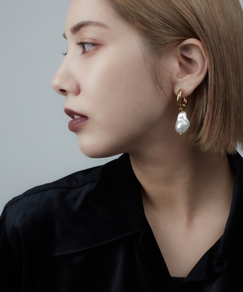 AKEL(アケル)の「【AKEL】アケル/ バロックピアス(両耳セット)/金属アレルギー対応ピアス(サージカルステンレス)(ピアス(両耳用)・レディース・ゴールド・FREE)」の3枚目の写真
