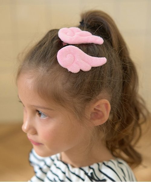 Lycee mine(リセマイン)の「ふわふわウィングヘアクリップ2Pセット(バレッタ/ヘアクリップ・キッズ・ピンク/オフホワイト・F)」の2枚目の写真