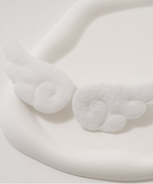 Lycee mine(リセマイン)の「ふわふわウィングヘアクリップ2Pセット(バレッタ/ヘアクリップ・キッズ・ピンク/オフホワイト・F)」の4枚目の写真