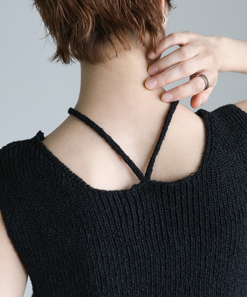 select MOCA(セレクトモカ)の「ループタイVネックニットベスト(ベスト・レディース・ベージュ/ネイビー/ブラック・FREE)」の7枚目の写真