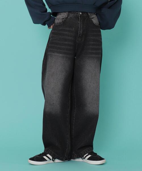 WOND(ウォンド)の「WOND/バックポケットロゴバギーデニム(デニムパンツ・レディース・ブラック/ライトインディゴブルー/インディゴブルー・SMALL/MEDIUM)」の1枚目の写真