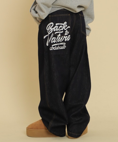 WOND(ウォンド)の「WOND/バックポケットロゴバギーデニム(デニムパンツ・レディース・ブラック/ライトインディゴブルー/インディゴブルー・SMALL/MEDIUM)」の2枚目の写真