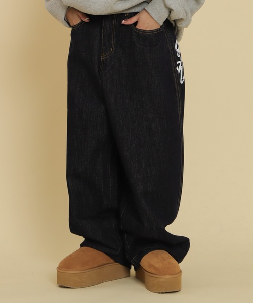 WOND(ウォンド)の「WOND/バックポケットロゴバギーデニム(デニムパンツ・レディース・ブラック/ライトインディゴブルー/インディゴブルー・SMALL/MEDIUM)」の5枚目の写真