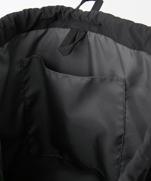 GERRY（ジェリー）の「GERRY/ジェリー 別注 ロゴ刺繍ナイロンドローコードワンショルダーバッグ（ショルダーバッグ・メンズ・アイボリー/チャコールグレー/ブラック・FREE）」の17枚目の写真