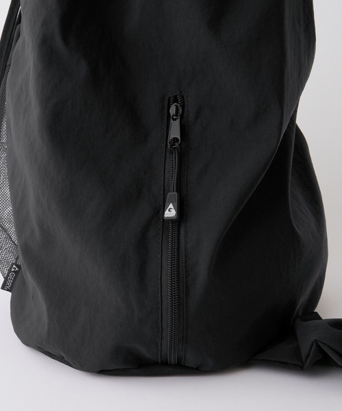 GERRY（ジェリー）の「GERRY/ジェリー 別注 ロゴ刺繍ナイロンドローコードワンショルダーバッグ（ショルダーバッグ・メンズ・アイボリー/チャコールグレー/ブラック・FREE）」の8枚目の写真