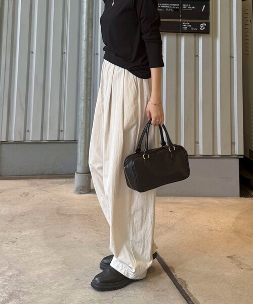 fredy emue（フレディエミュ）の「ナイロンギャザータックパンツ（その他パンツ・レディース・ブラック/イエロー/アイボリー/キャメル・38）」の6枚目の写真