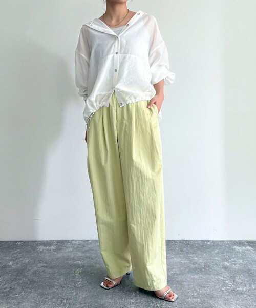 fredy emue（フレディエミュ）の「ナイロンギャザータックパンツ（その他パンツ・レディース・ブラック/イエロー/アイボリー/キャメル・38）」の11枚目の写真