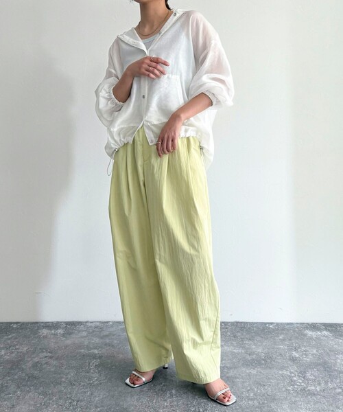 fredy emue（フレディエミュ）の「ナイロンギャザータックパンツ（その他パンツ・レディース・ブラック/イエロー/アイボリー/キャメル・38）」の12枚目の写真