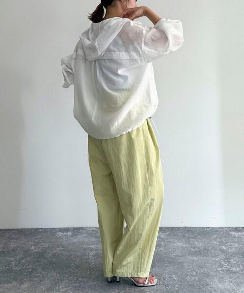 fredy emue（フレディエミュ）の「ナイロンギャザータックパンツ（その他パンツ・レディース・ブラック/イエロー/アイボリー/キャメル・38）」の15枚目の写真