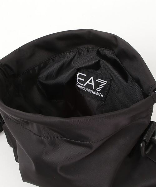 EMPORIO ARMANI EA7（エンポリオアルマーニイーエーセブン）の「【エンポリオ アルマーニ EA7】ミニバケットバッグ テクニカルファブリック（ショルダーバッグ・レディース・ブラック・FREE）」の8枚目の写真