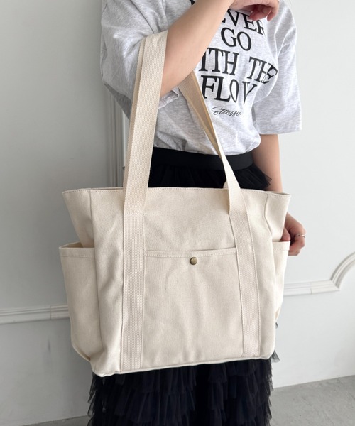 wears(ウェアーズ)の「多収納 A4収納可能 ポケット付きトートバッグ 綿トートバッグ(トートバッグ・レディース・ブラック/アイボリー・FREE)」の15枚目の写真