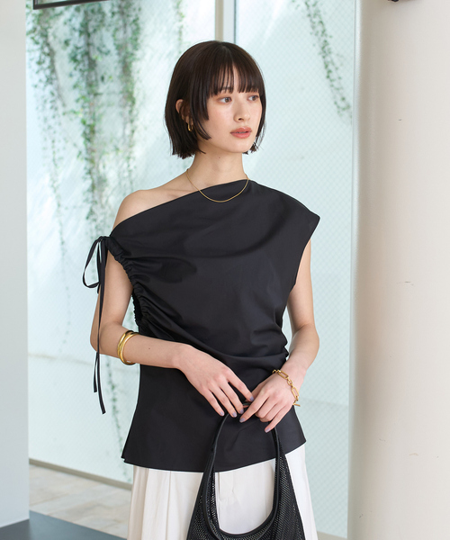 Rouge vif Anna(ルージュヴィフアンナ)の「ギャザーアシンメトリーブラウス(シャツ/ブラウス・レディース・ブラック/ホワイト・フリー)」の6枚目の写真