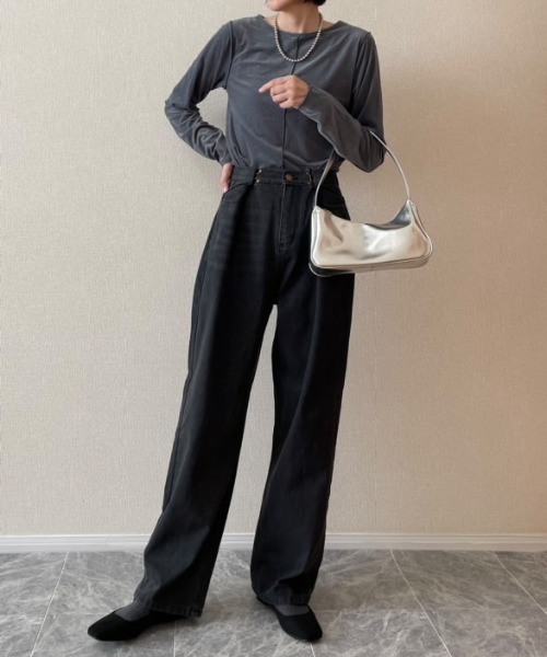 Belle Cie(ベルシー)の「脚長見え タック入り ハイウエストワイドデニムパンツ ロング丈(デニムパンツ・レディース・サックスブルー/ブラック・L/M/XL/S)」の13枚目の写真